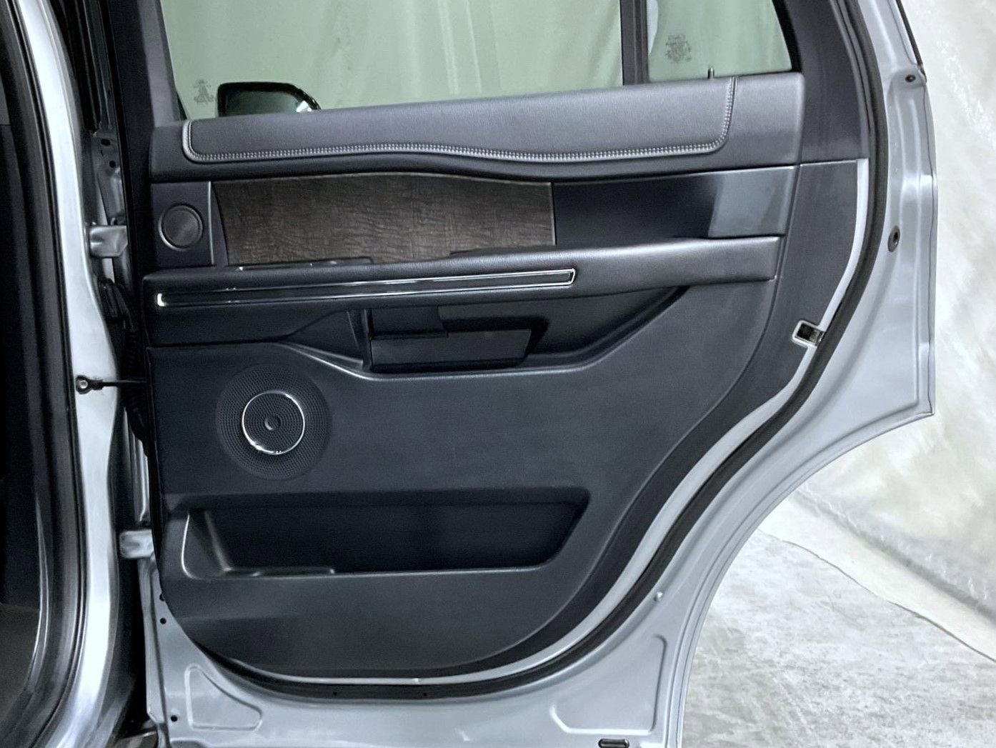 Used 2021 Ford Expedition Limited image 24