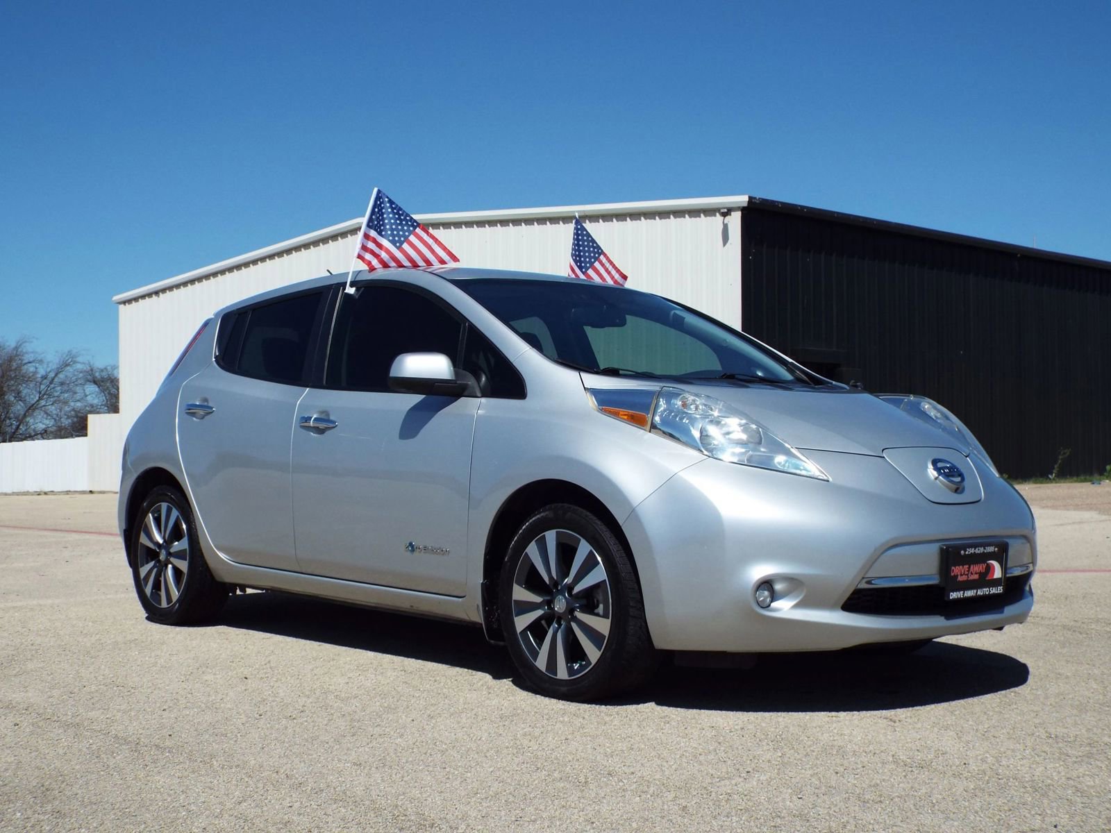 Used 2016 Nissan Leaf SV w/ Premium Package image 3