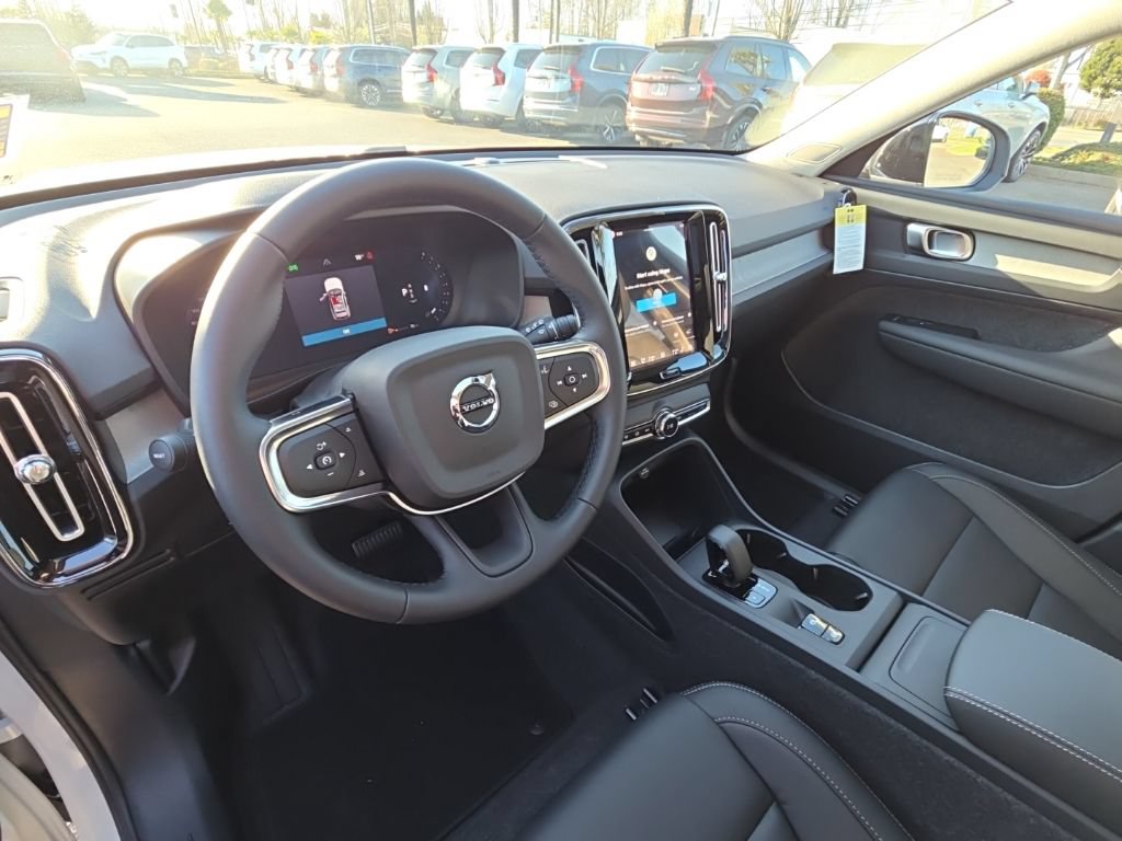 New 2026 Volvo XC40 B5 Core w/ Climate Package AWD/4WD image 7