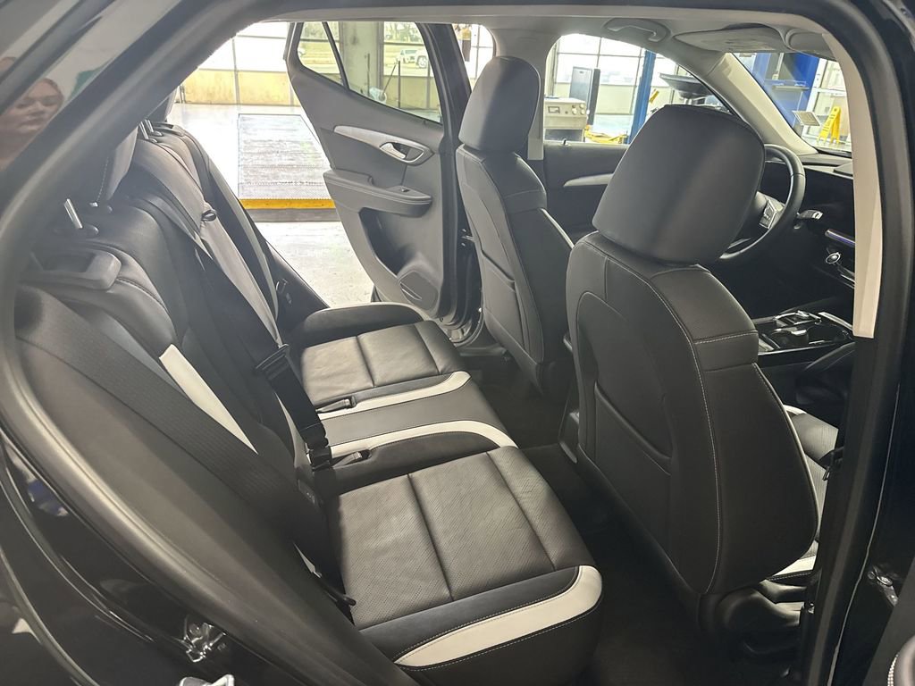 Certified 2025 Buick Envision Sport Touring image 34