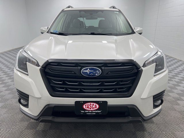 Used 2023 Subaru Forester Premium image 3