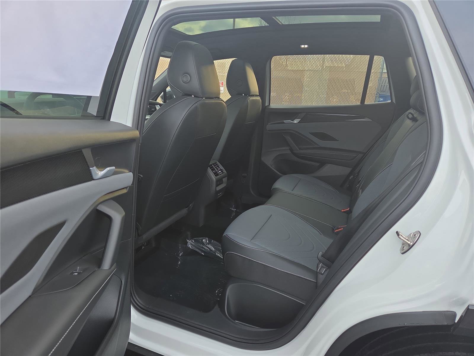 New 2026 Volkswagen Tiguan SE R-Line image 25