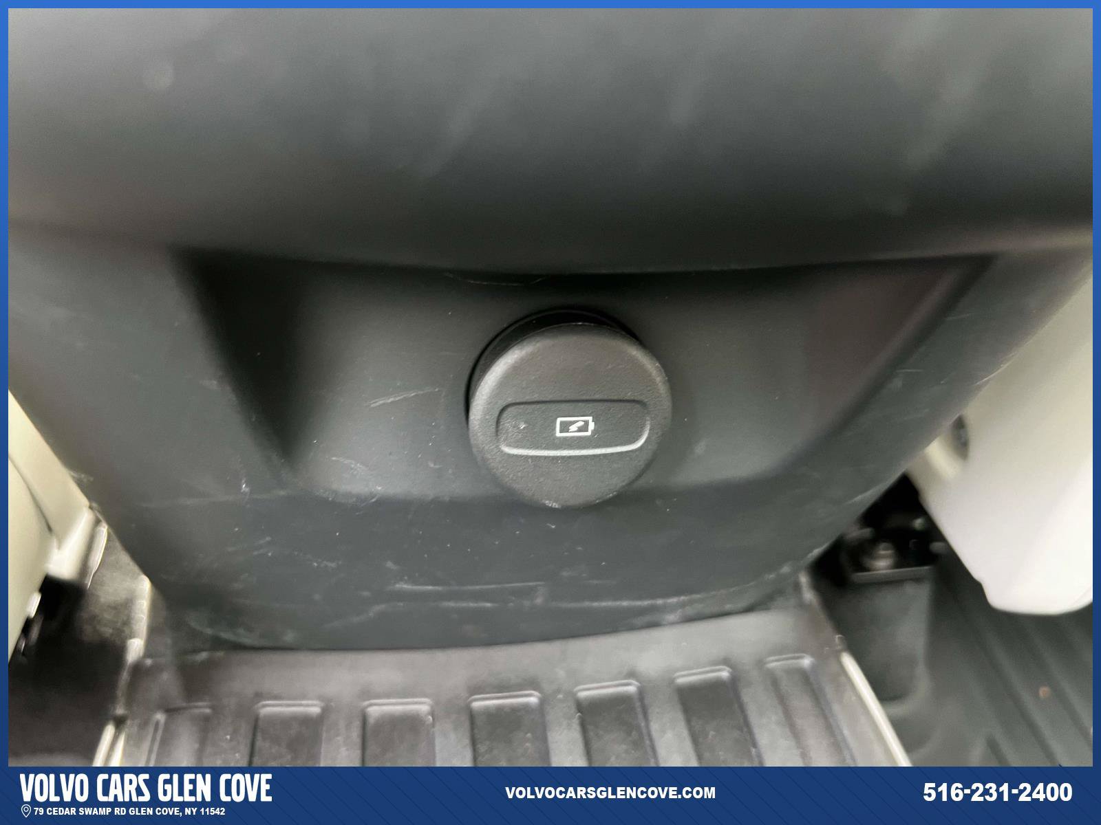 Used 2022 Volvo XC60 B5 Momentum w/ Climate Package AWD/4WD image 11