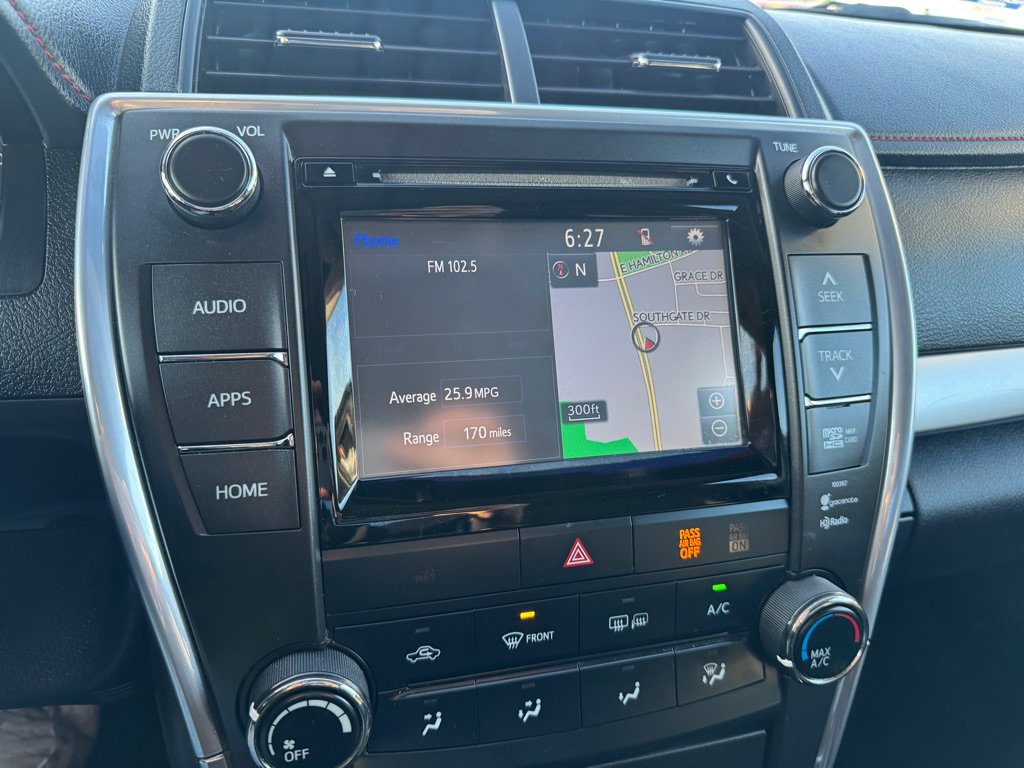 Used 2015 Toyota Camry SE w/ Moonroof Package FWD image 26