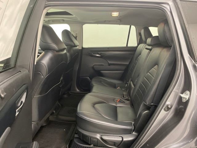Used 2022 Toyota Highlander XLE image 25