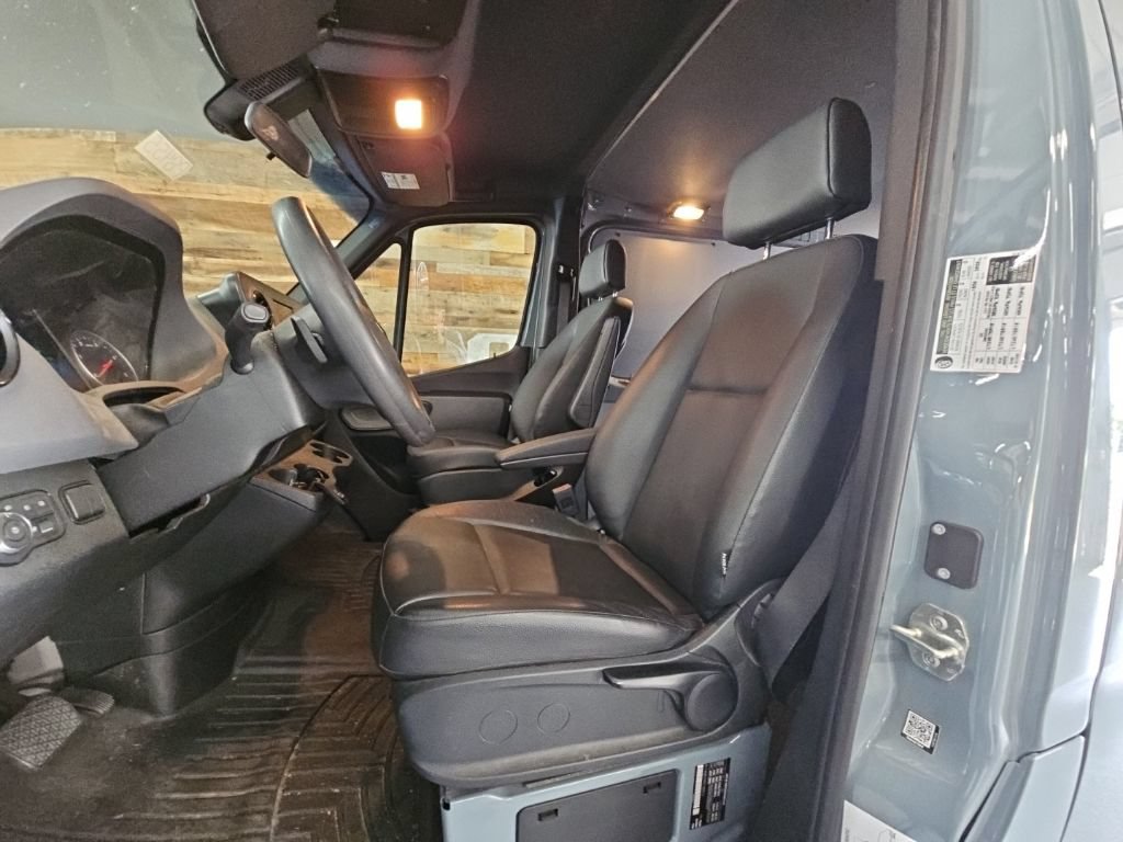 Used 2024 Mercedes-Benz Sprinter 2500 image 8