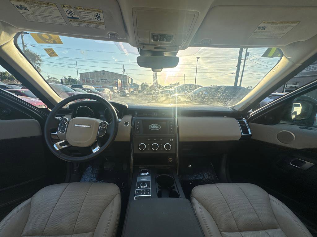 Used 2017 Land Rover Discovery SE AWD/4WD image 15