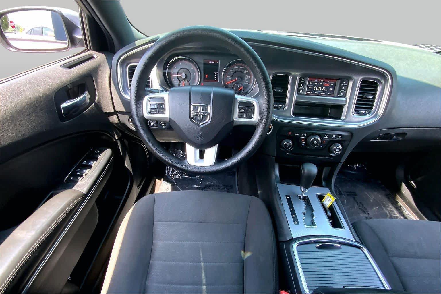 Used 2014 Dodge Charger SE RWD image 6