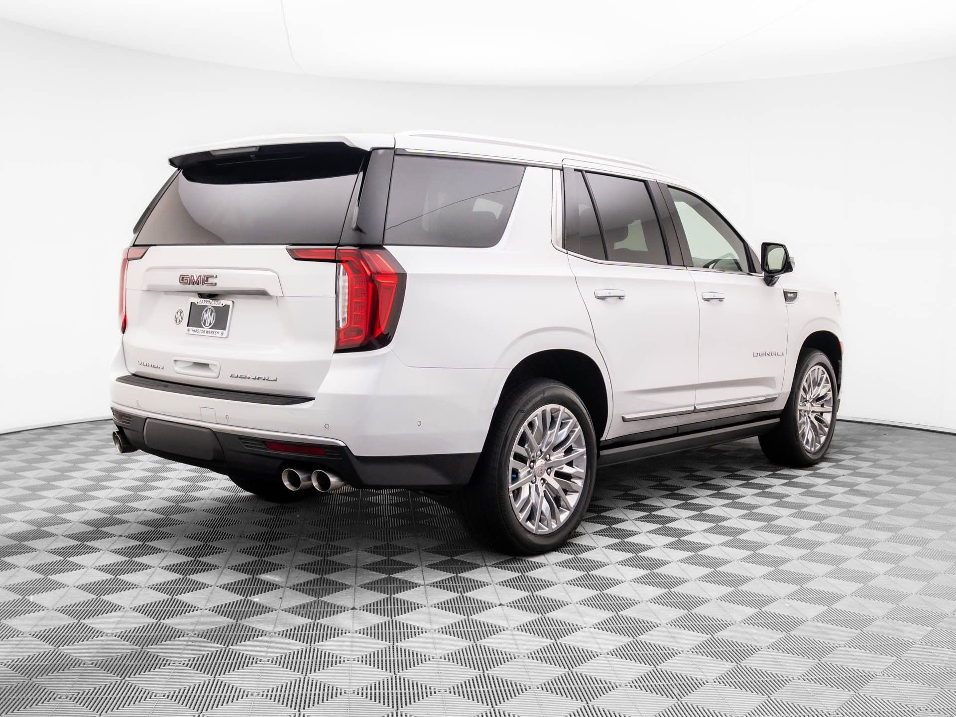 Used 2023 GMC Yukon Denali w/ Denali Reserve Package image 5