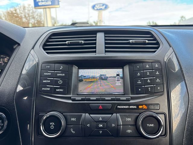 Used 2018 Ford Explorer XLT image 25