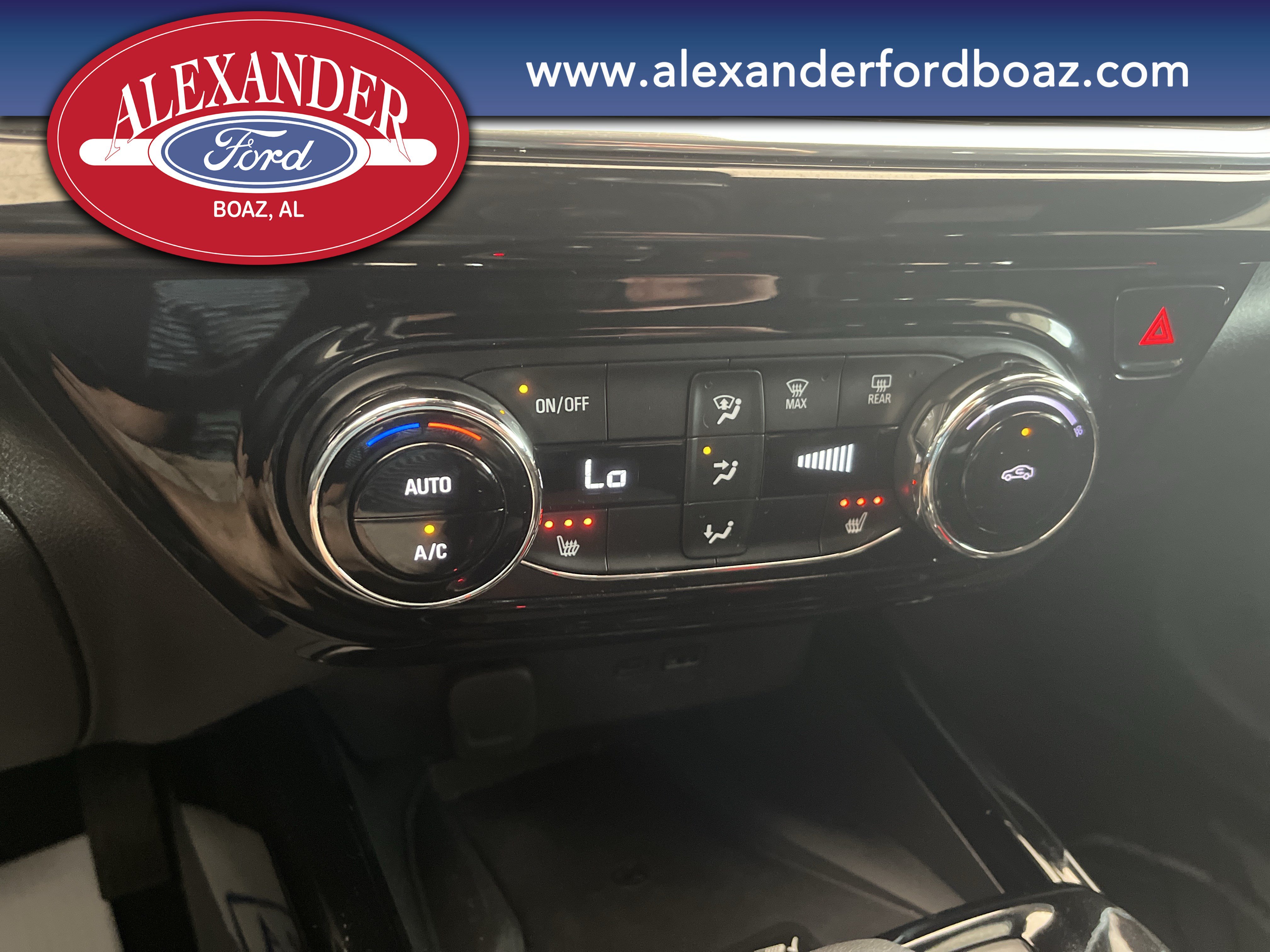 Used 2025 Chevrolet Trax RS w/ Sunroof Package FWD image 24