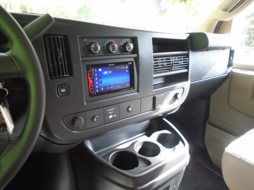 Used 2019 Chevrolet Express 4500 w/ RV Package RWD image 41