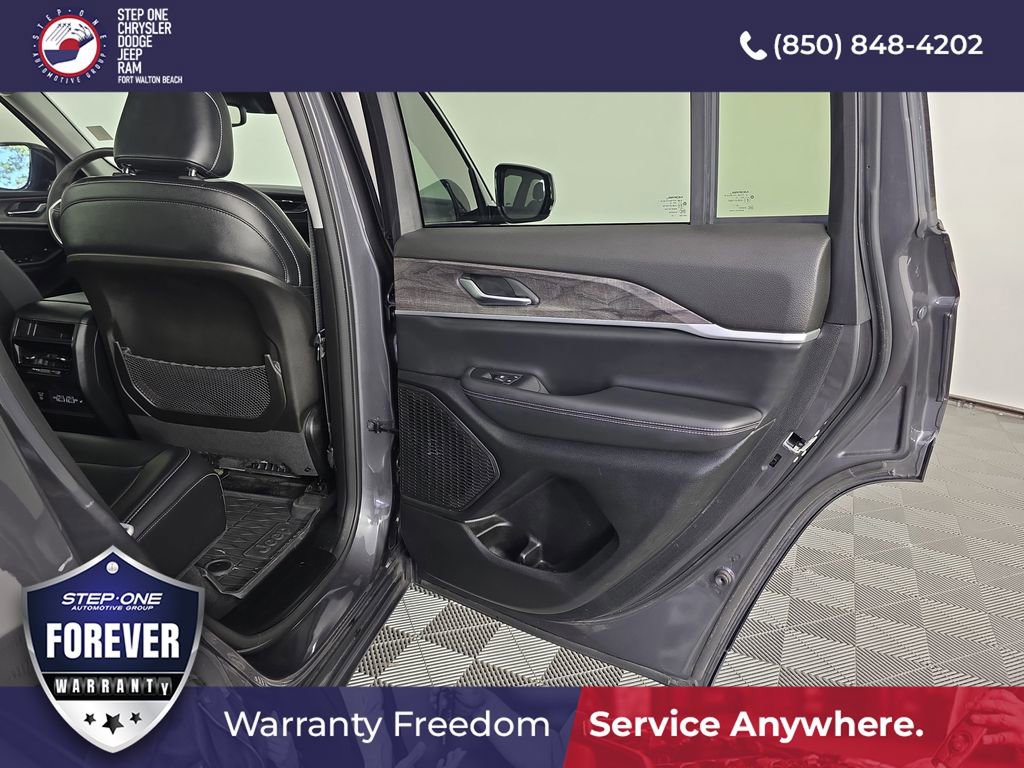Used 2023 Jeep Grand Cherokee Limited RWD image 30