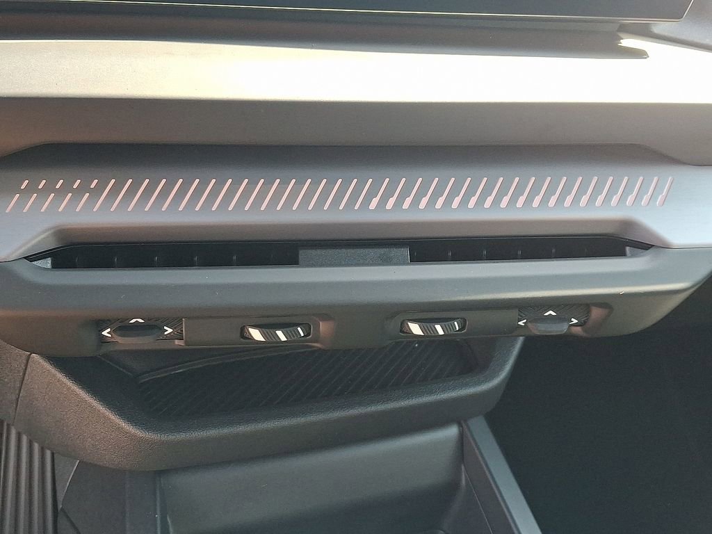 Used 2025 BMW 228i xDrive AWD/4WD image 17