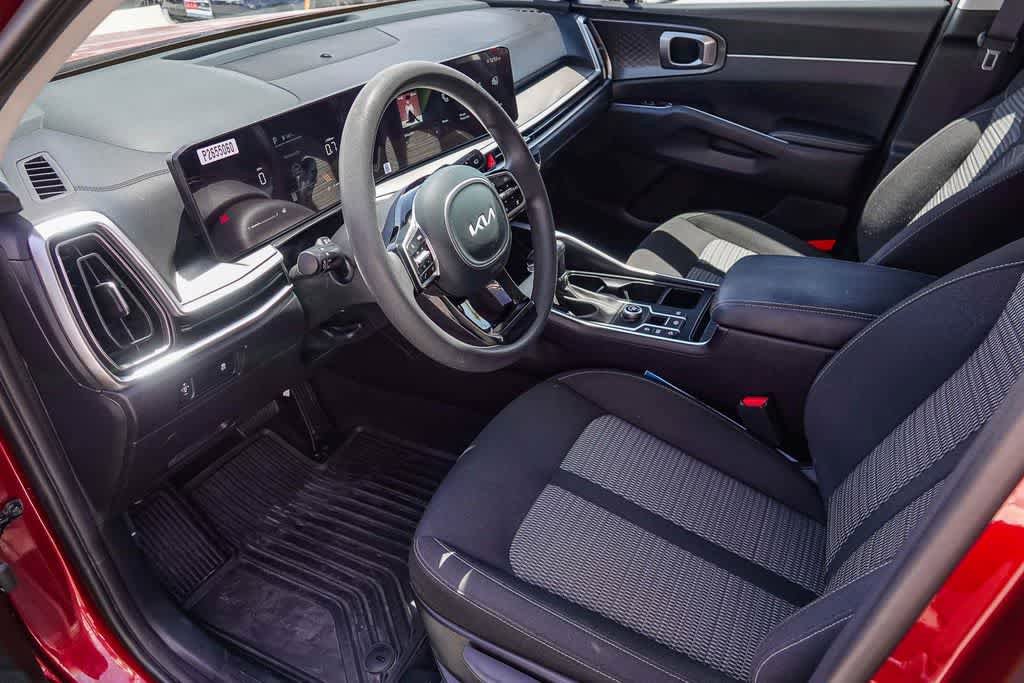 Certified 2025 Kia Sorento LX FWD image 16