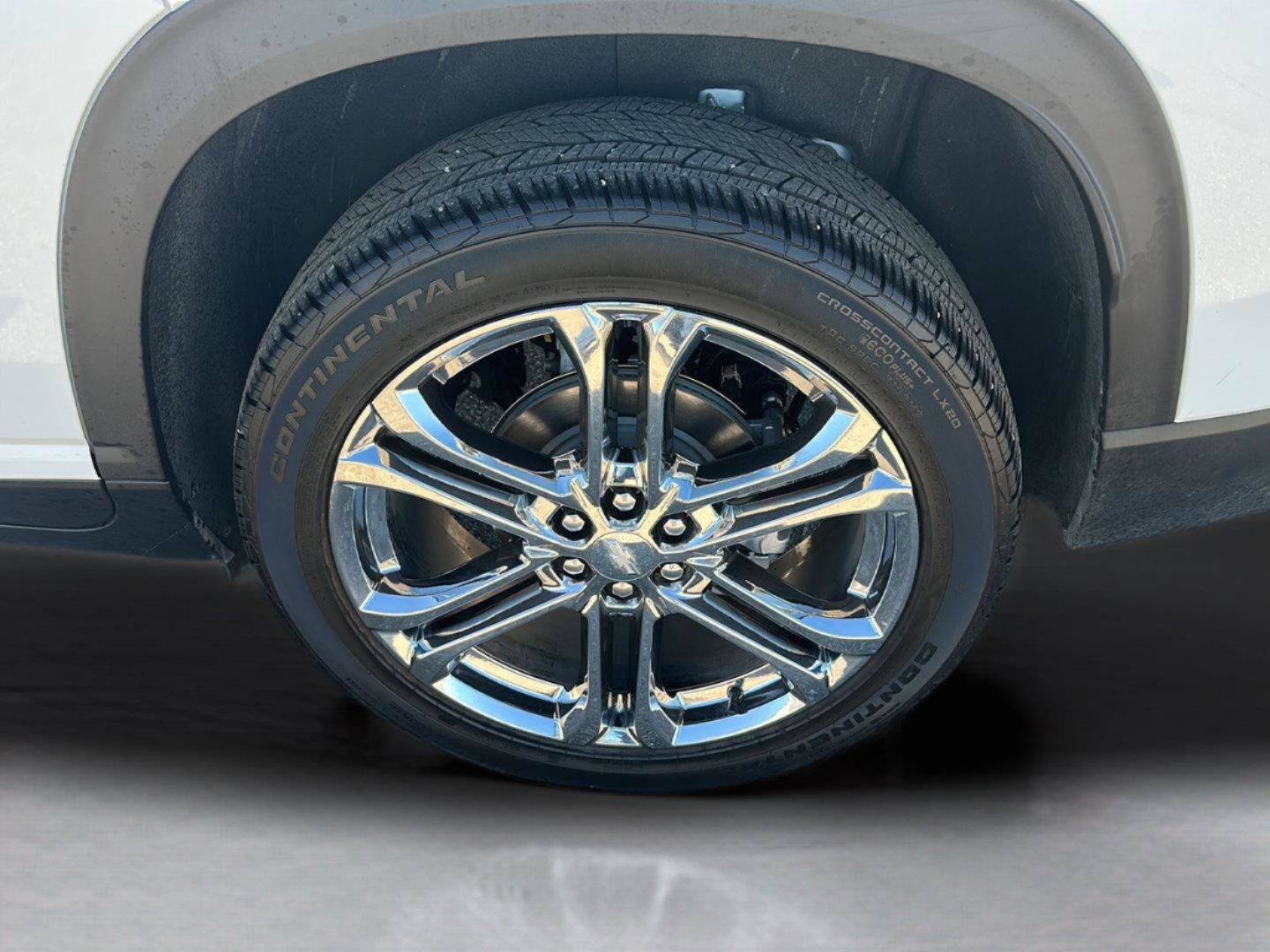 Used 2025 Chevrolet Traverse LT w/ LPO, Floor Liner Package FWD image 13