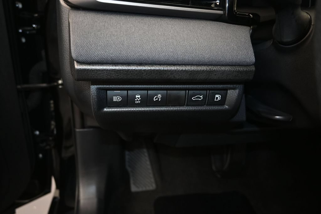 Used 2025 Toyota Camry LE FWD image 12