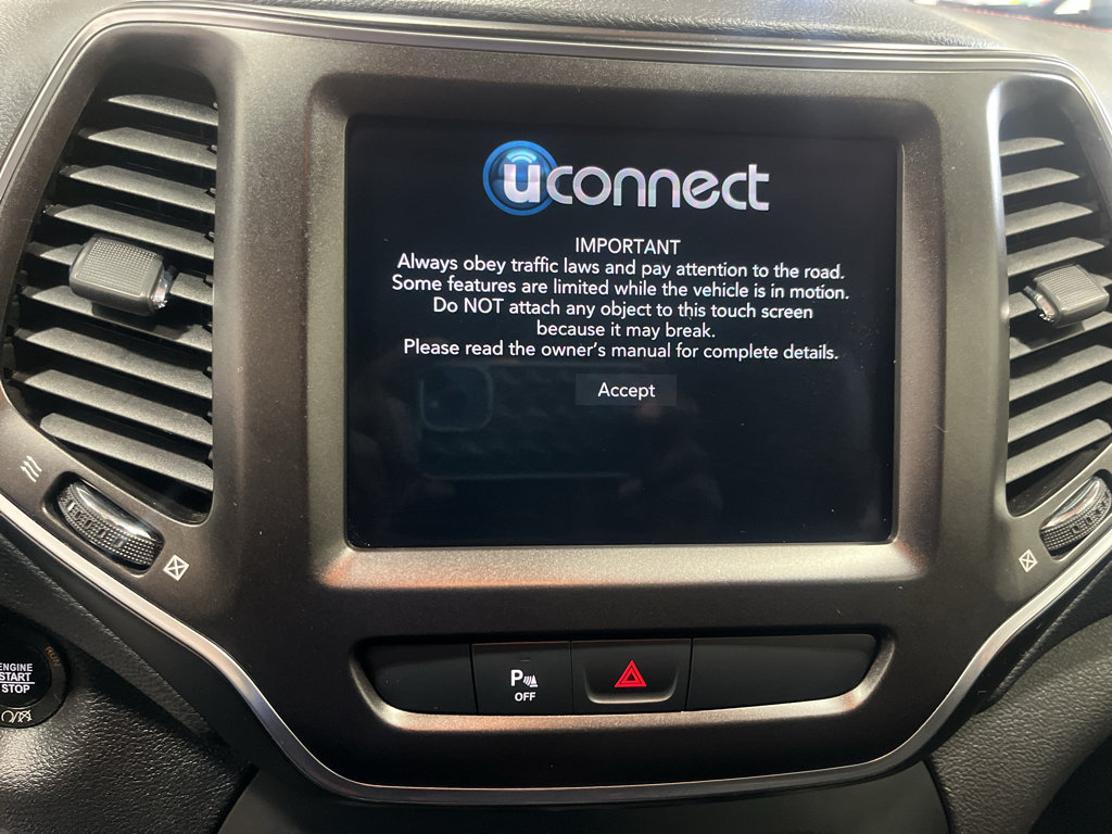 Used 2020 Jeep Cherokee Trailhawk AWD/4WD image 30