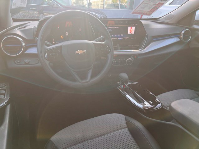 Used 2025 Chevrolet Trax LT FWD image 13