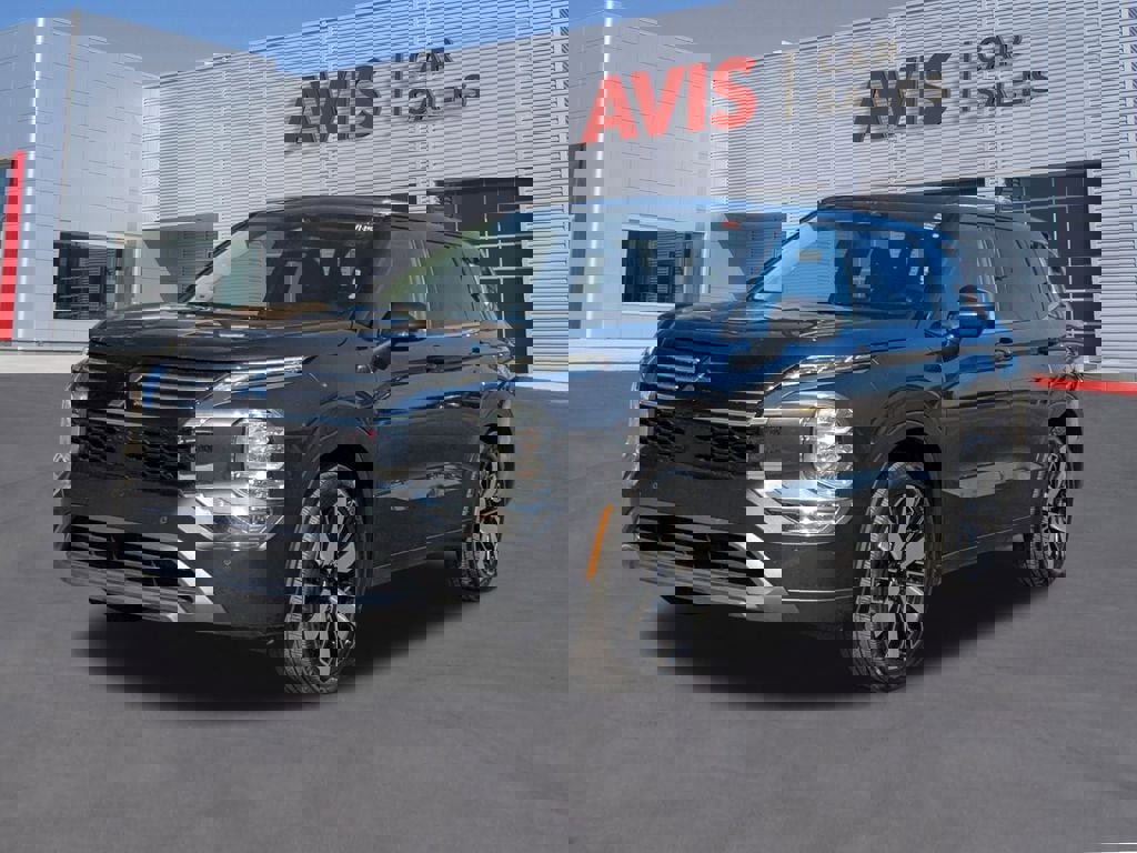 Used 2025 Mitsubishi Outlander SE