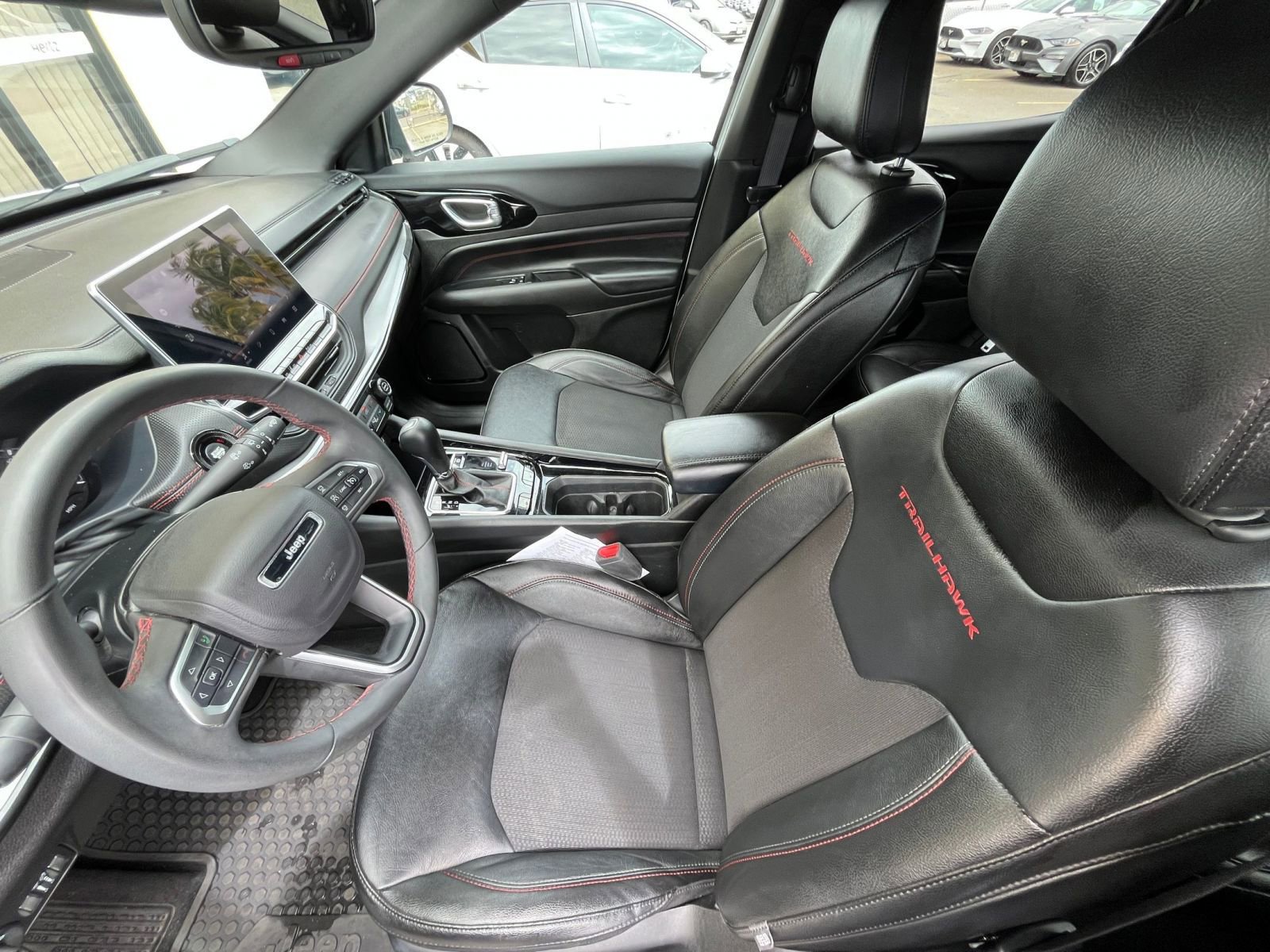 Used 2025 Jeep Compass Trailhawk AWD/4WD image 27