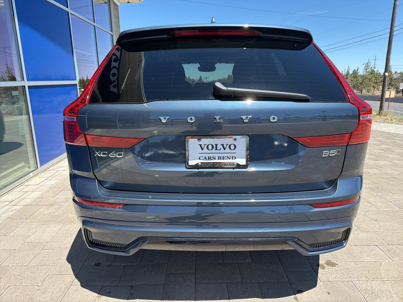 Used 2025 Volvo XC60 B5 Plus w/ Climate Package AWD/4WD image 6