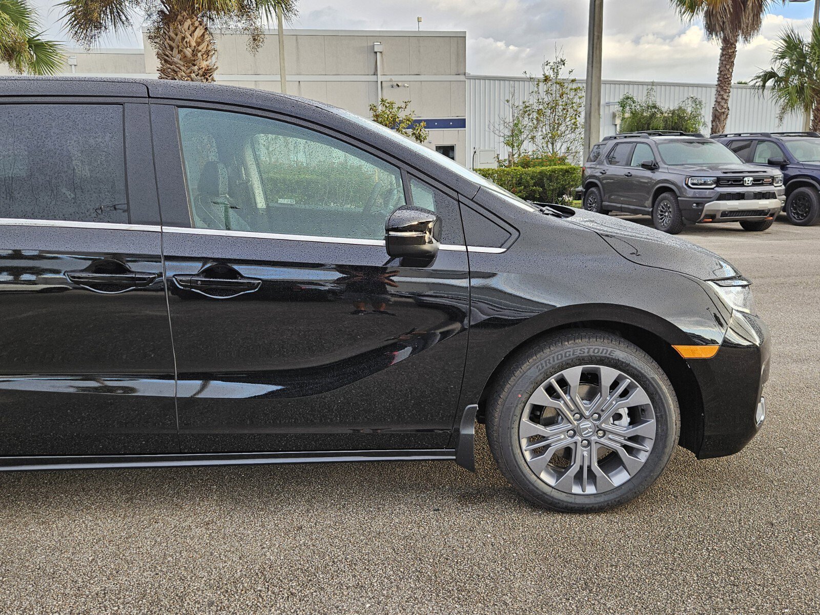 New 2026 Honda Odyssey Touring image 2