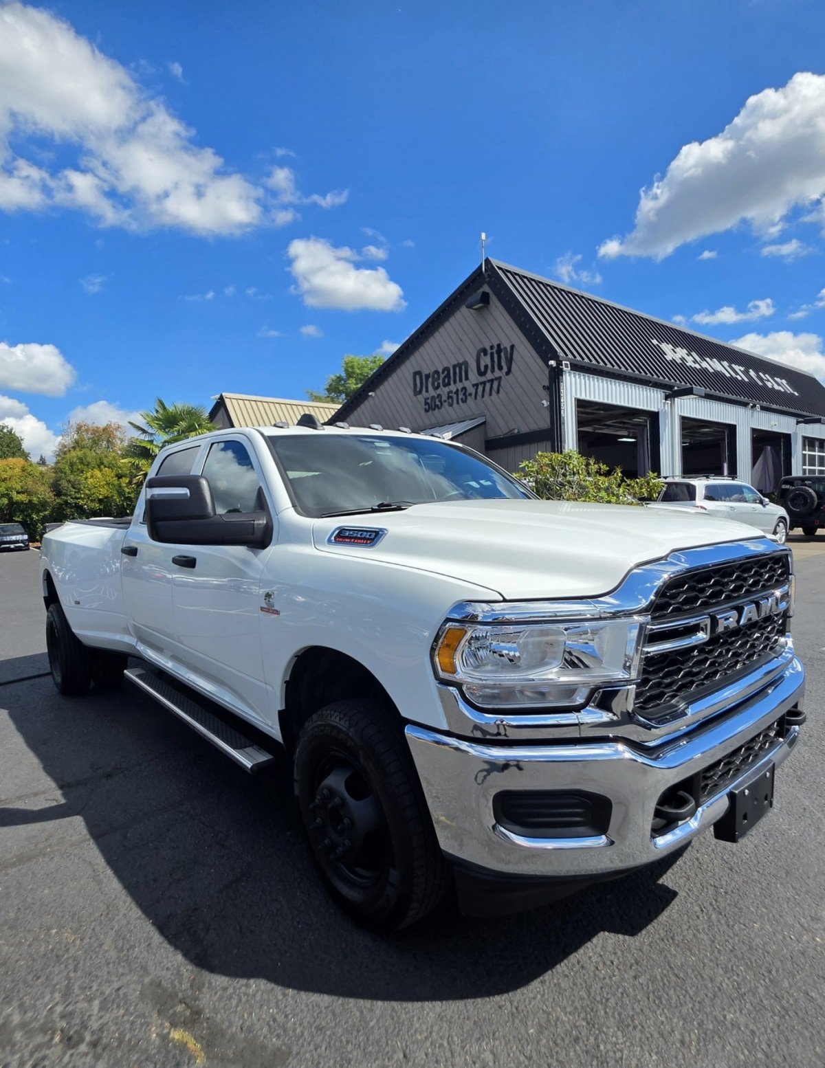 Used 2024 RAM 3500 Tradesman w/ Chrome Appearance Group AWD/4WD image 4