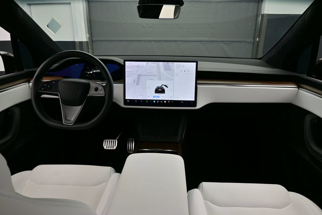 Used 2023 Tesla Model X AWD/4WD image 18