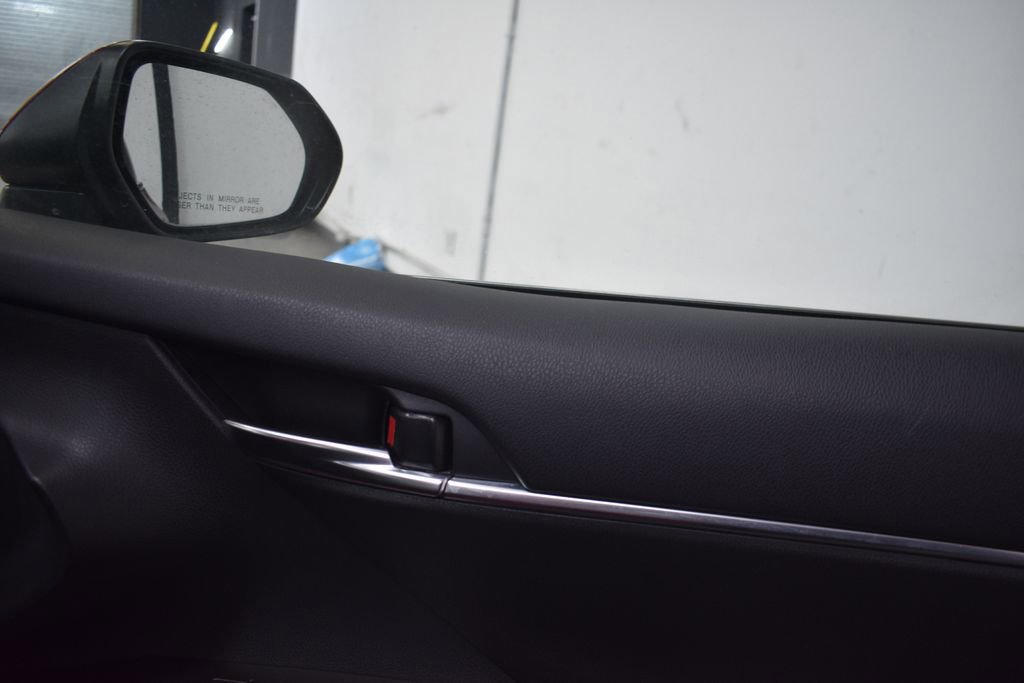 Used 2024 Toyota Camry SE image 18
