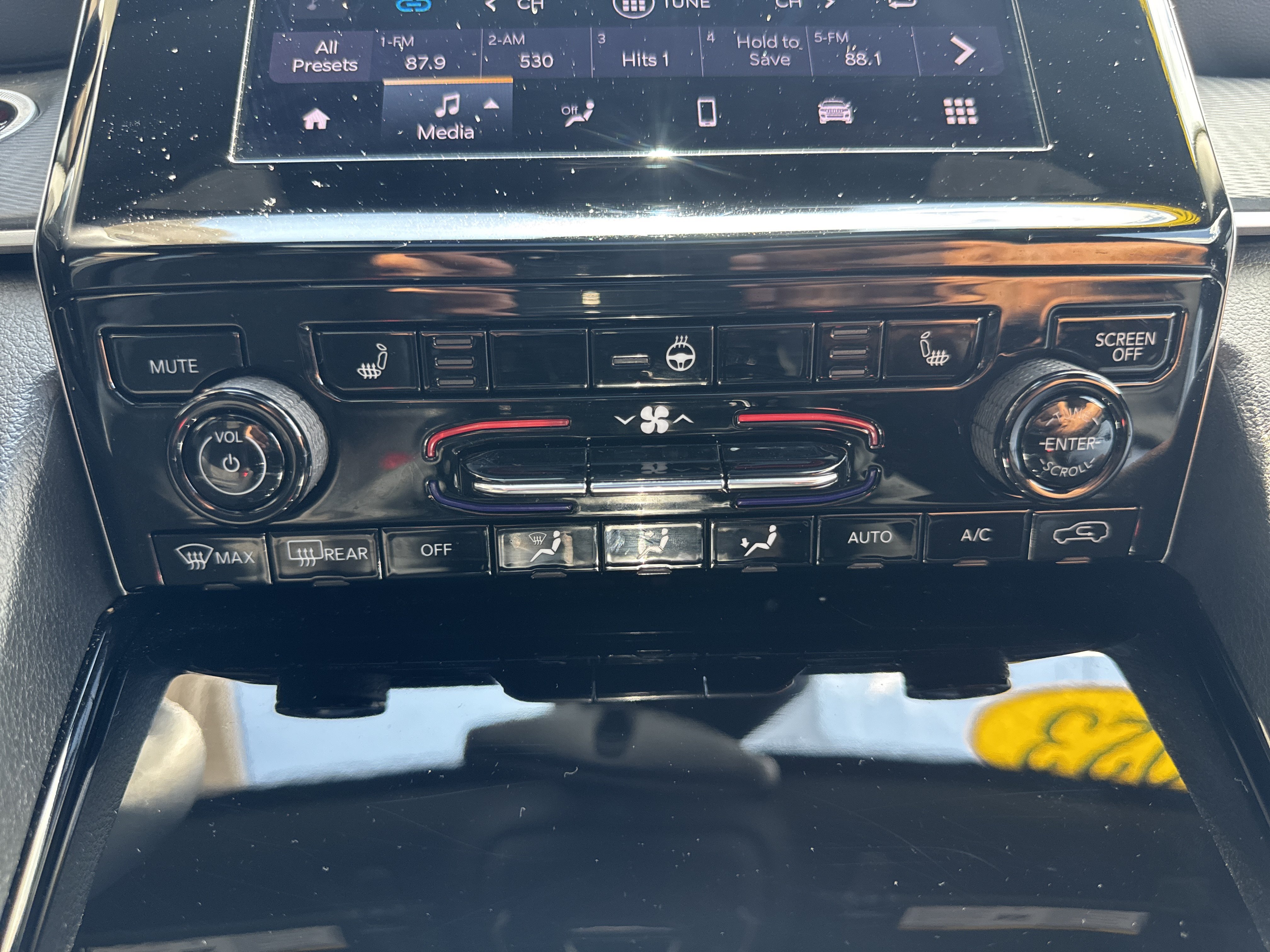 Used 2023 Jeep Grand Cherokee Altitude AWD/4WD image 14