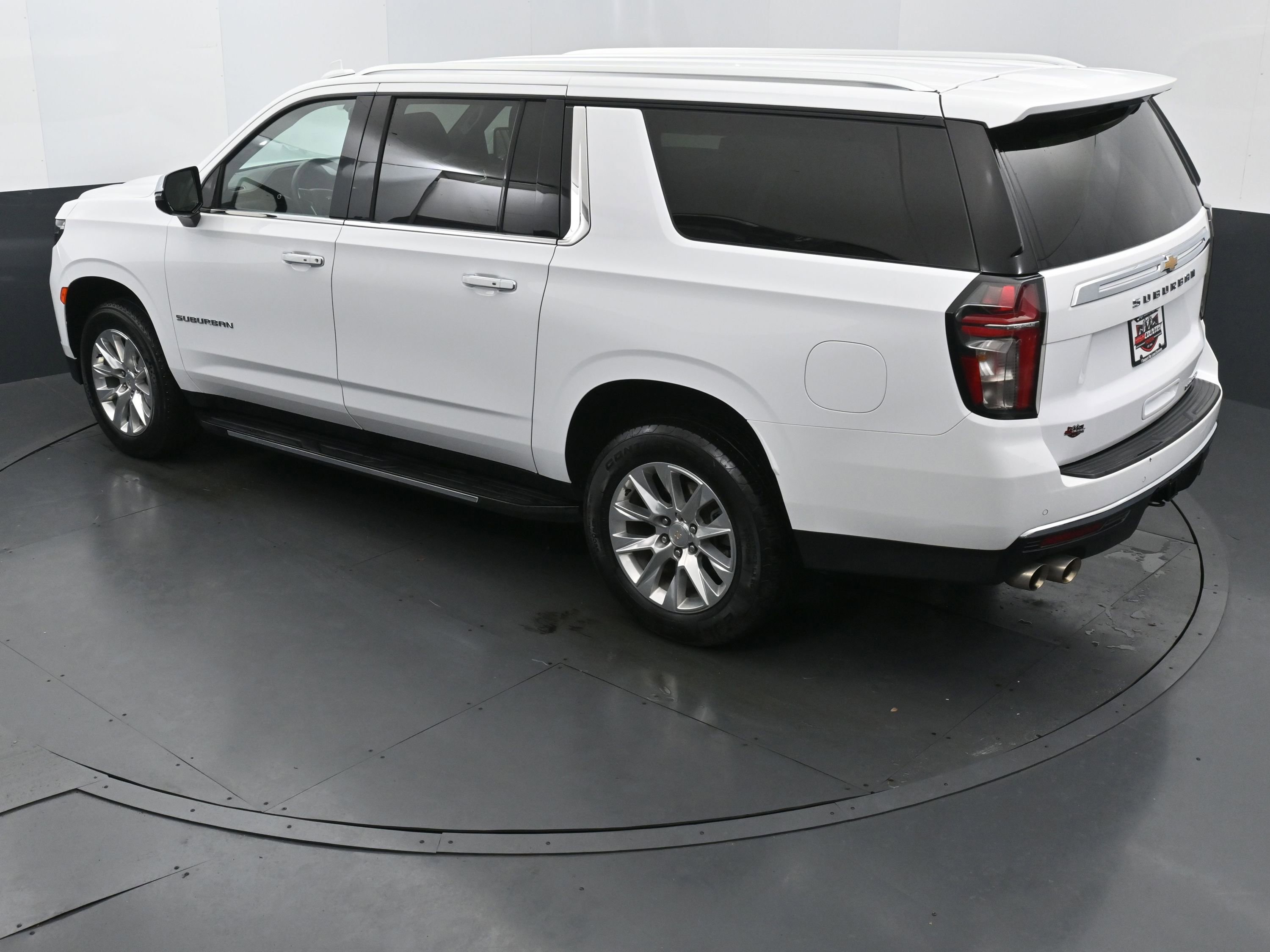 Used 2024 Chevrolet Suburban Premier AWD/4WD image 28