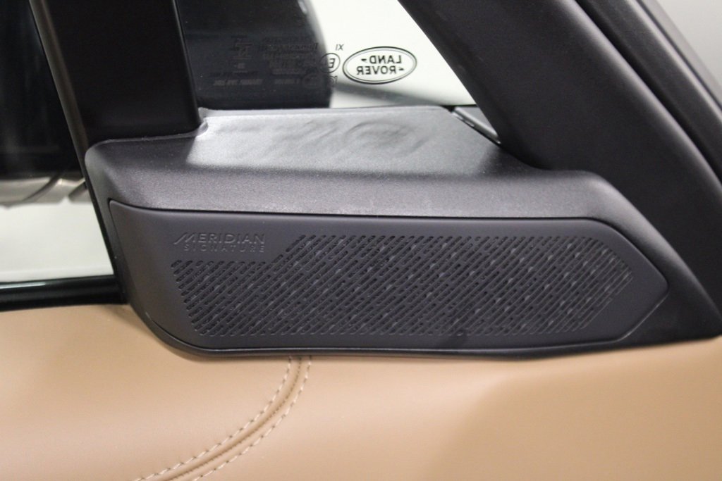 Used 2024 Land Rover Range Rover Long Wheelbase Autobiography image 16