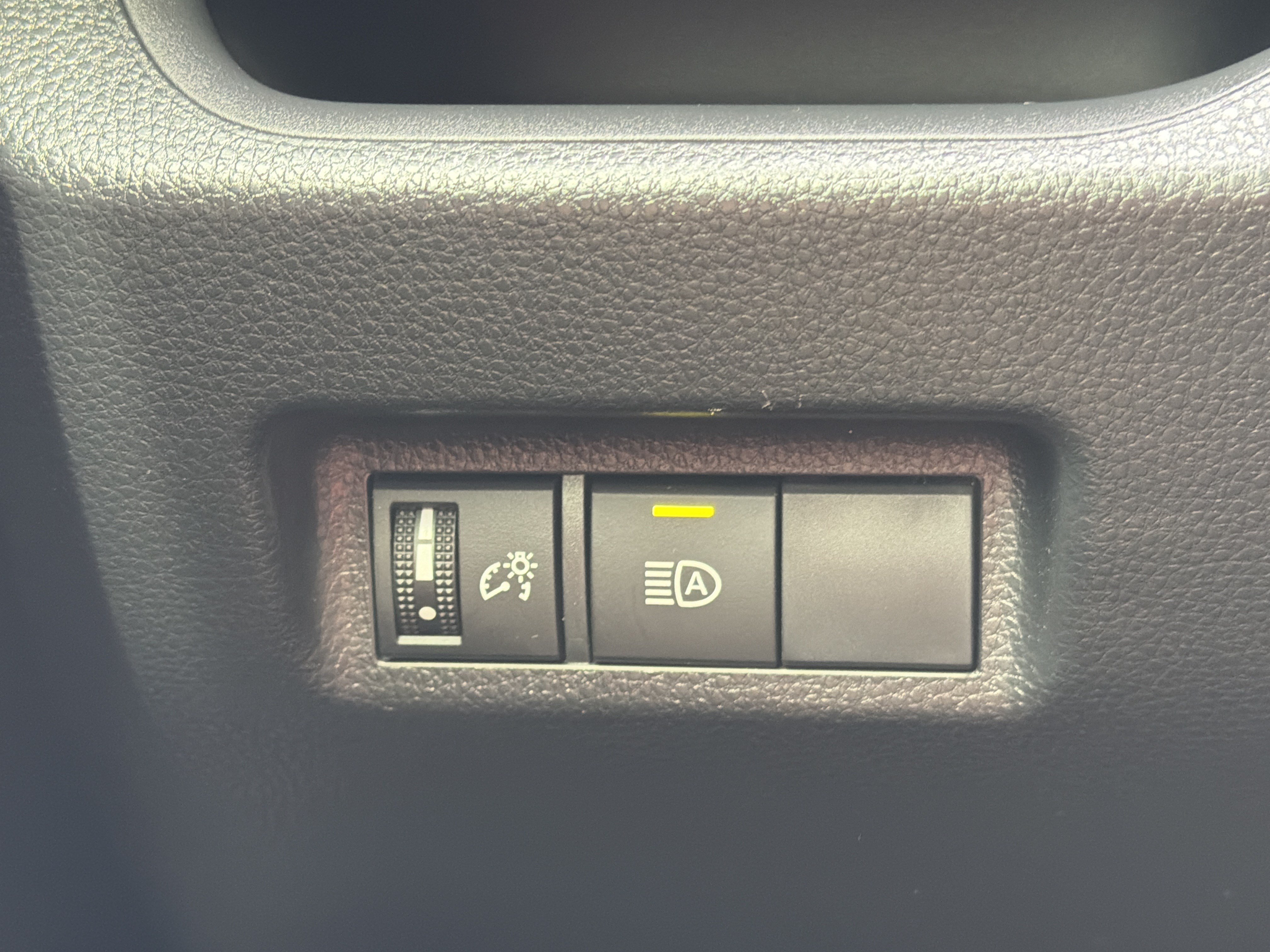 Used 2025 Toyota RAV4 XLE FWD image 14