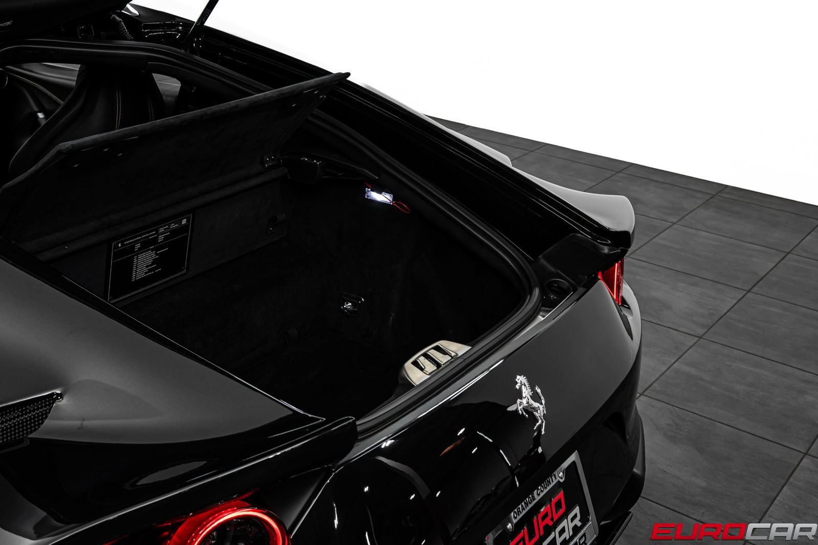 Used 2020 Ferrari 812 Superfast RWD image 19