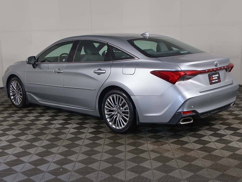 Used 2019 Toyota Avalon Limited image 13