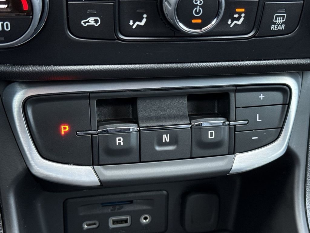 Used 2024 GMC Terrain SLT image 23