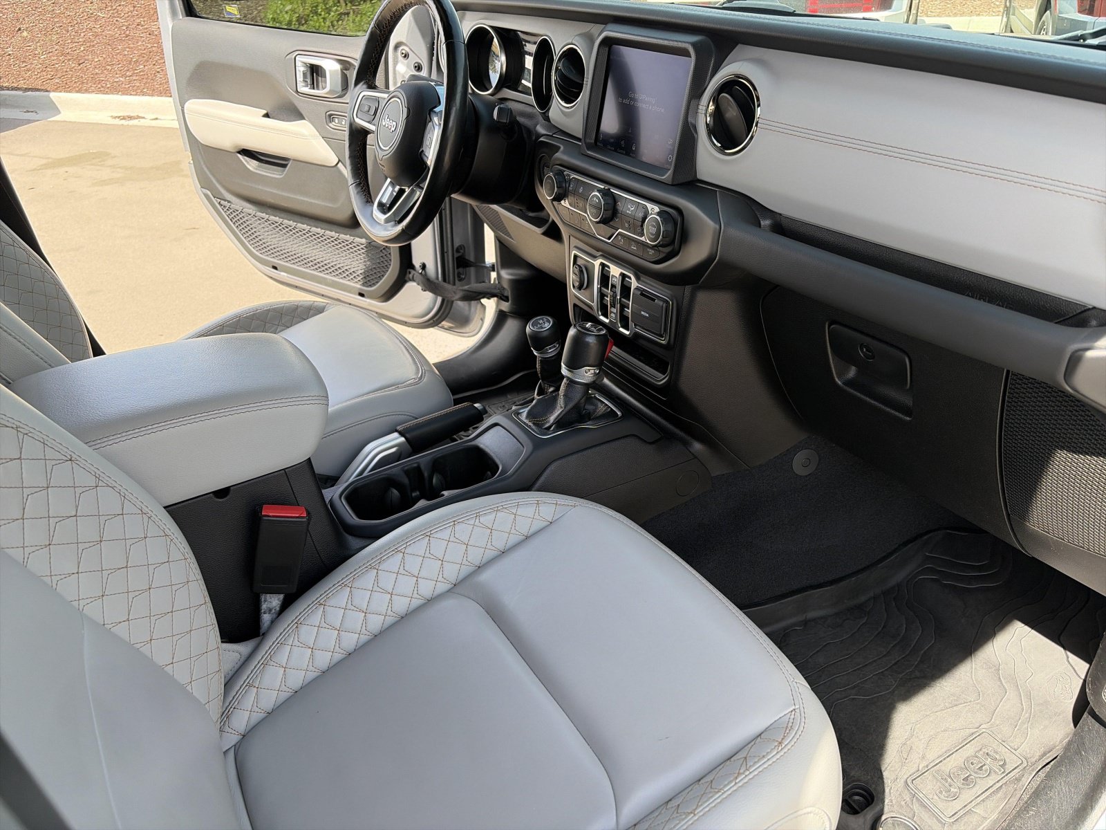 Used 2021 Jeep Wrangler Unlimited Sahara AWD/4WD image 30