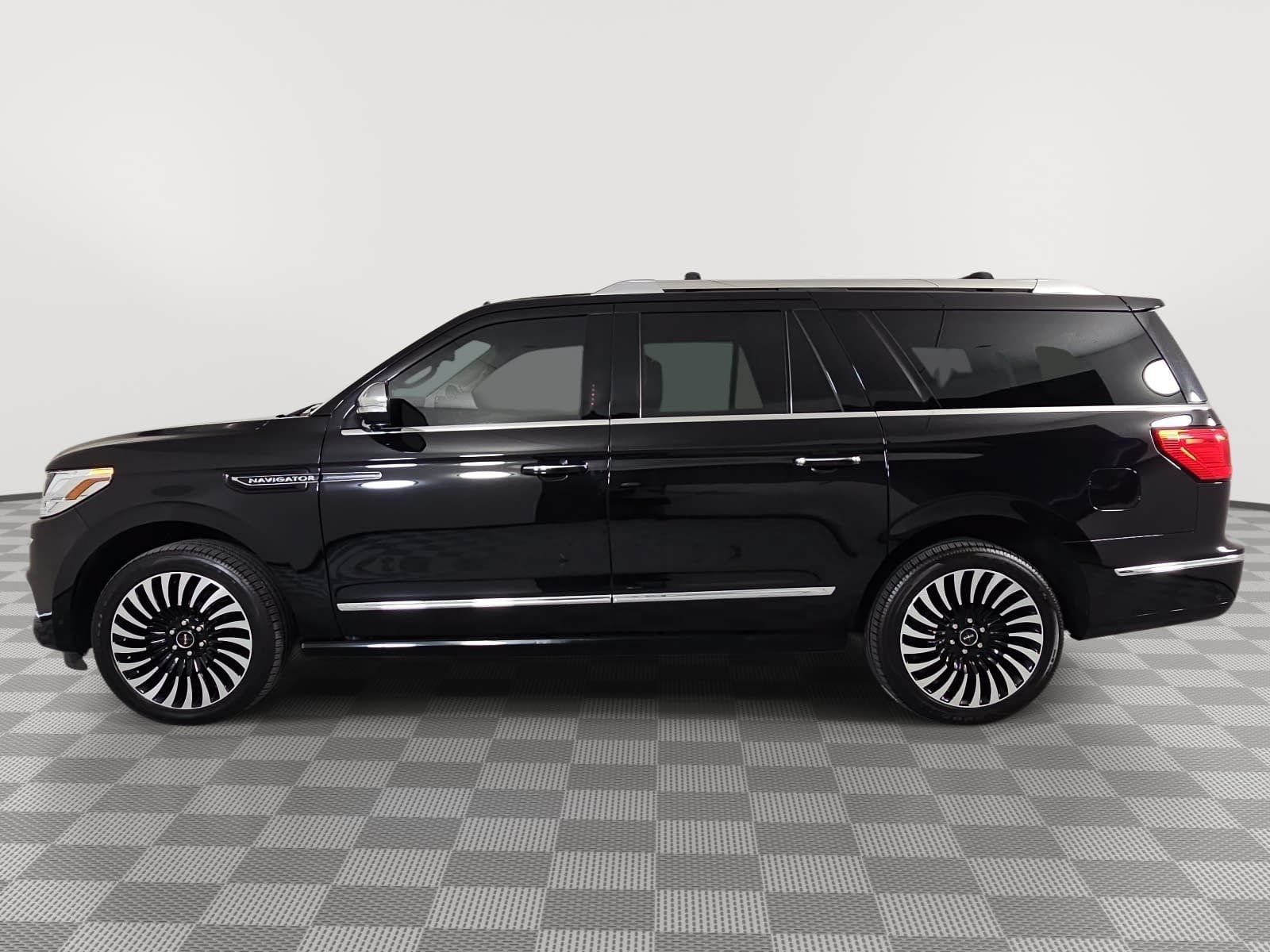 Used 2021 Lincoln Navigator L Black Label w/ Cargo Convenience Package AWD/4WD image 5