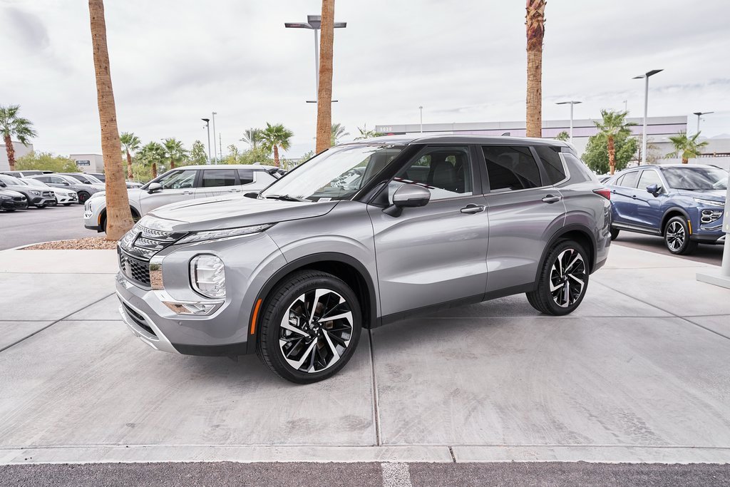 Used 2024 Mitsubishi Outlander SE image 4