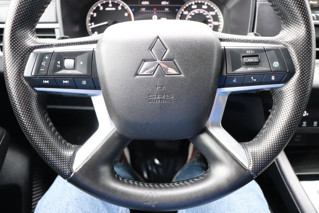 Used 2024 Mitsubishi Outlander AWD image 28