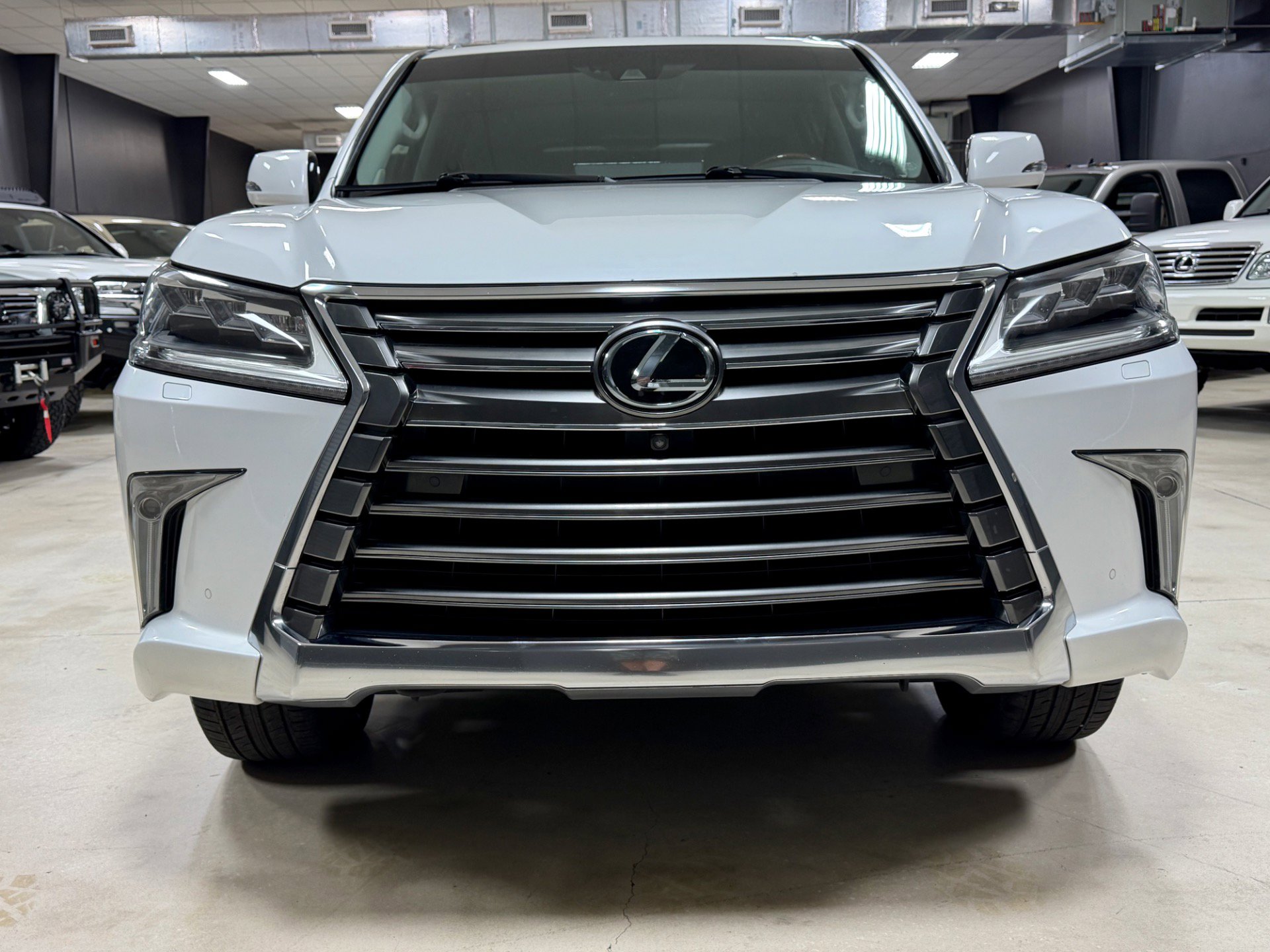 Used 2016 Lexus LX 570 4WD image 3