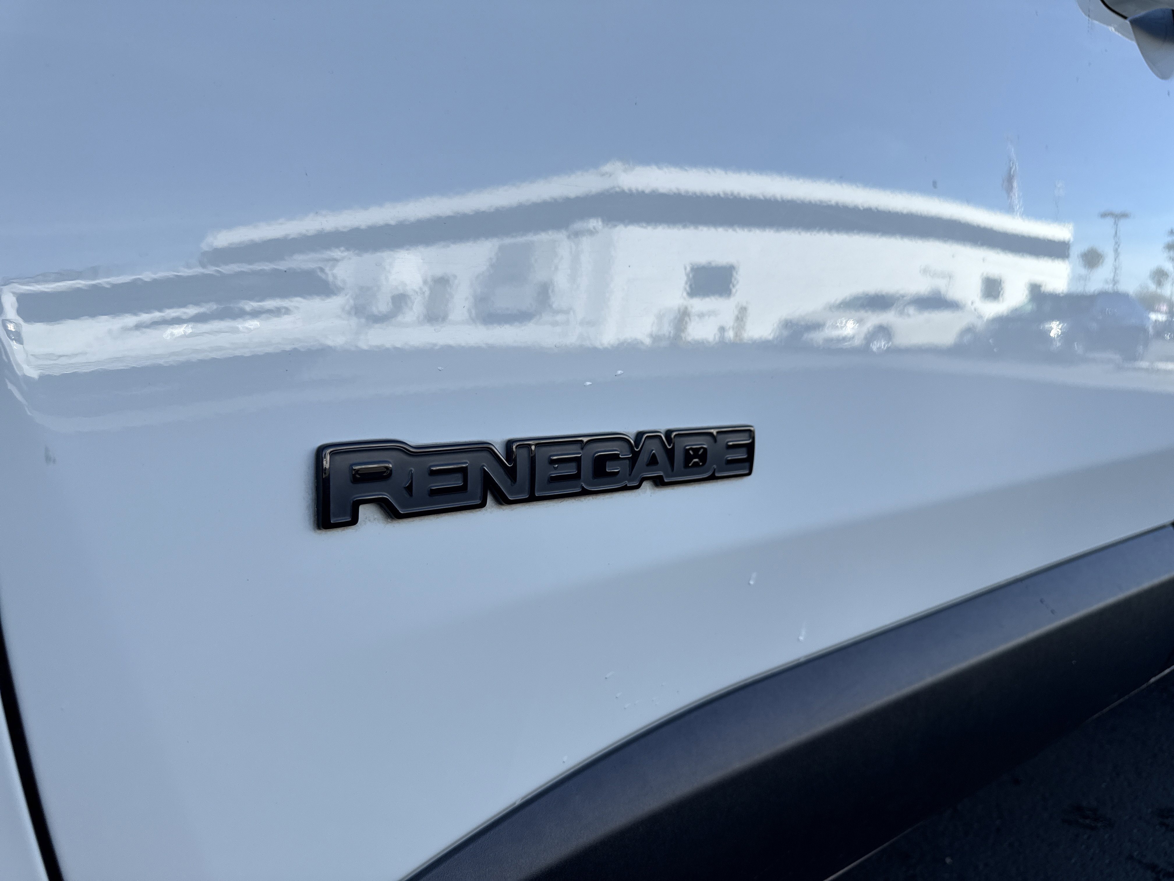 Used 2018 Jeep Renegade Altitude image 6