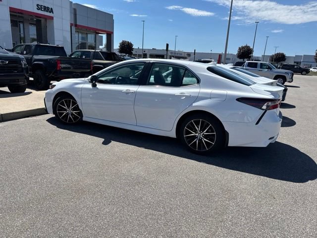 Used 2021 Toyota Camry SE w/ Convenience Package FWD image 8