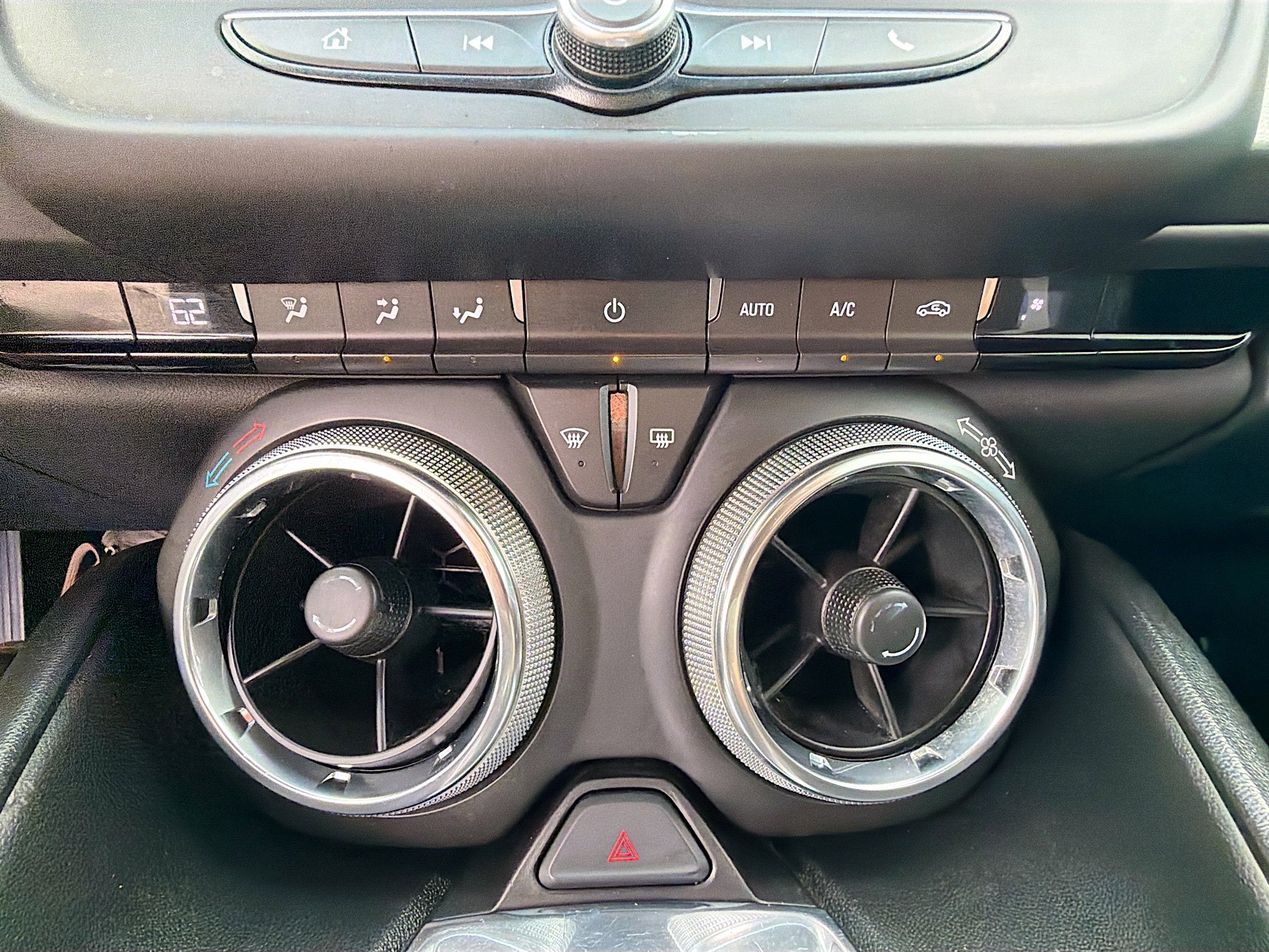 Used 2020 Chevrolet Camaro LT image 31