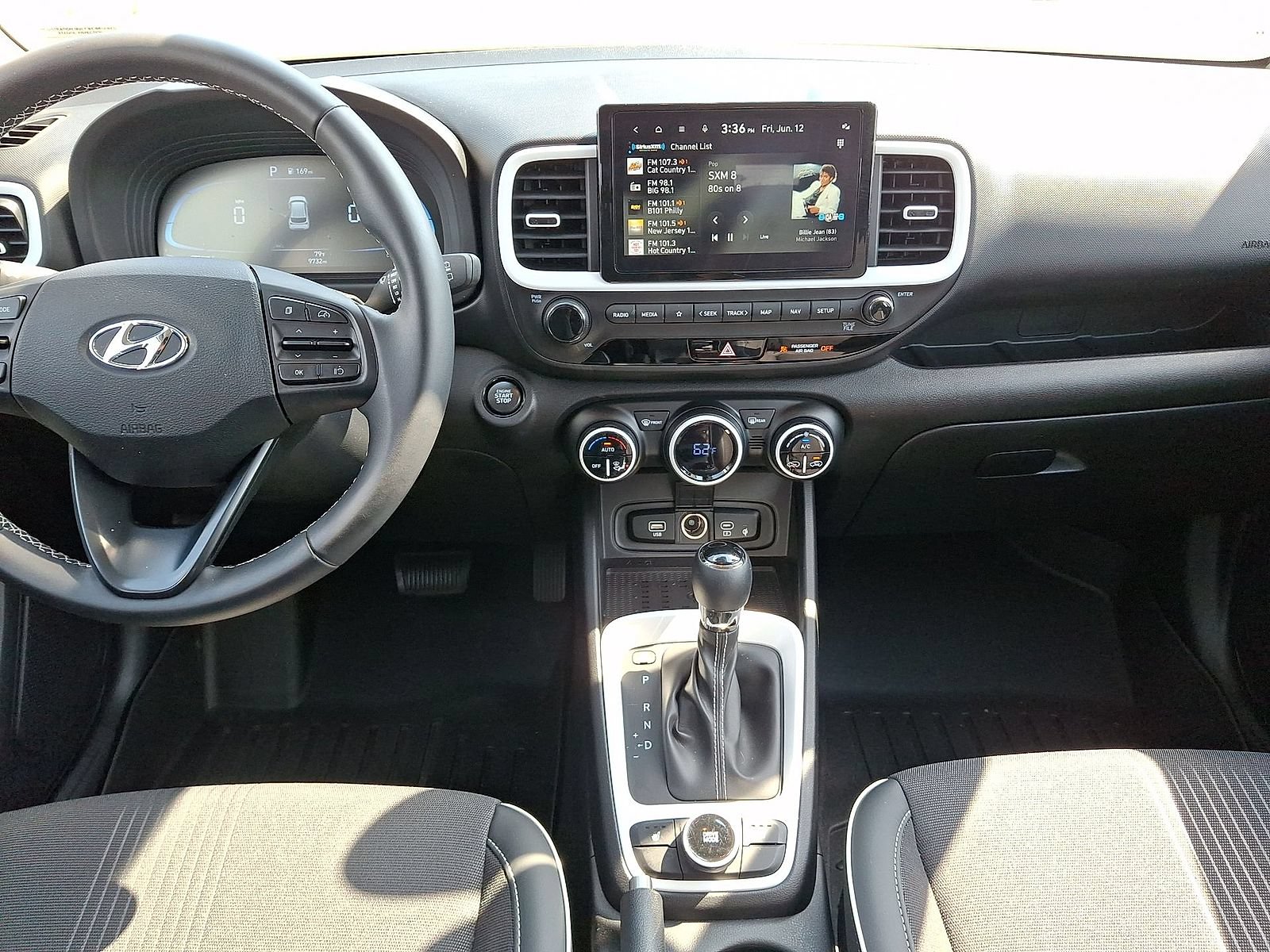 Certified 2025 Hyundai Venue Limited FWD image 10