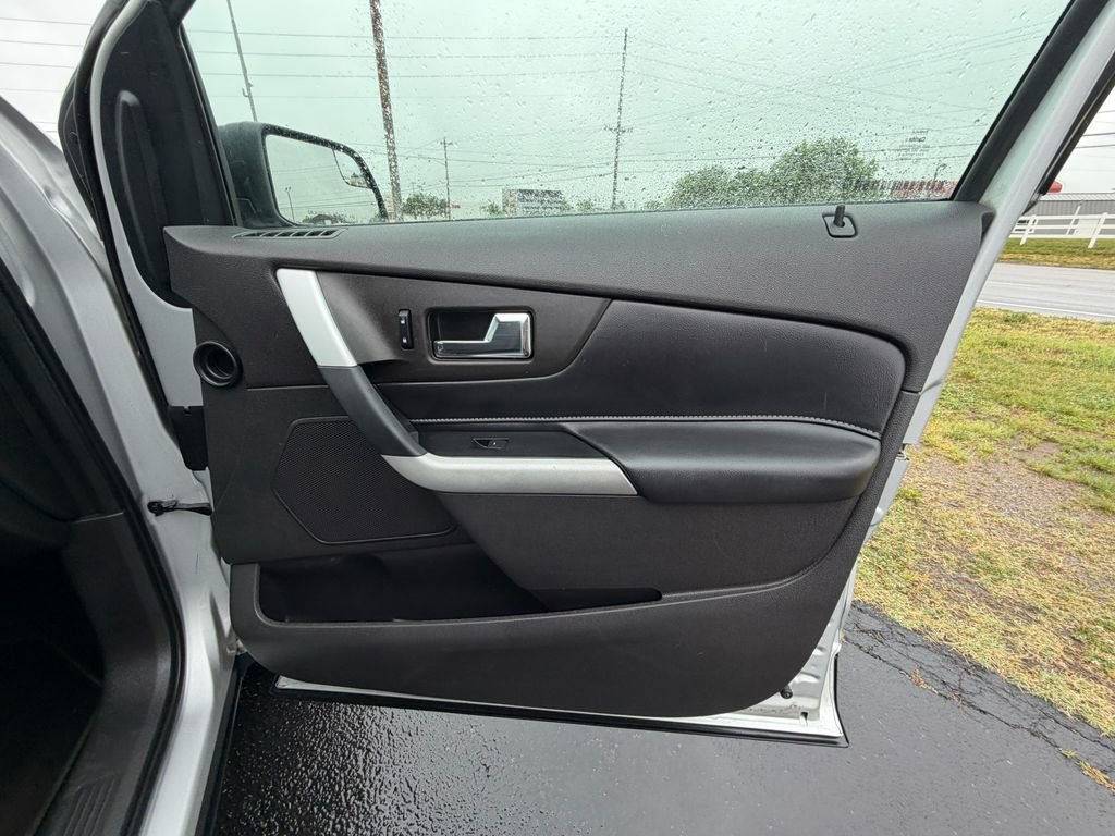 Used 2013 Ford Edge SE FWD image 18
