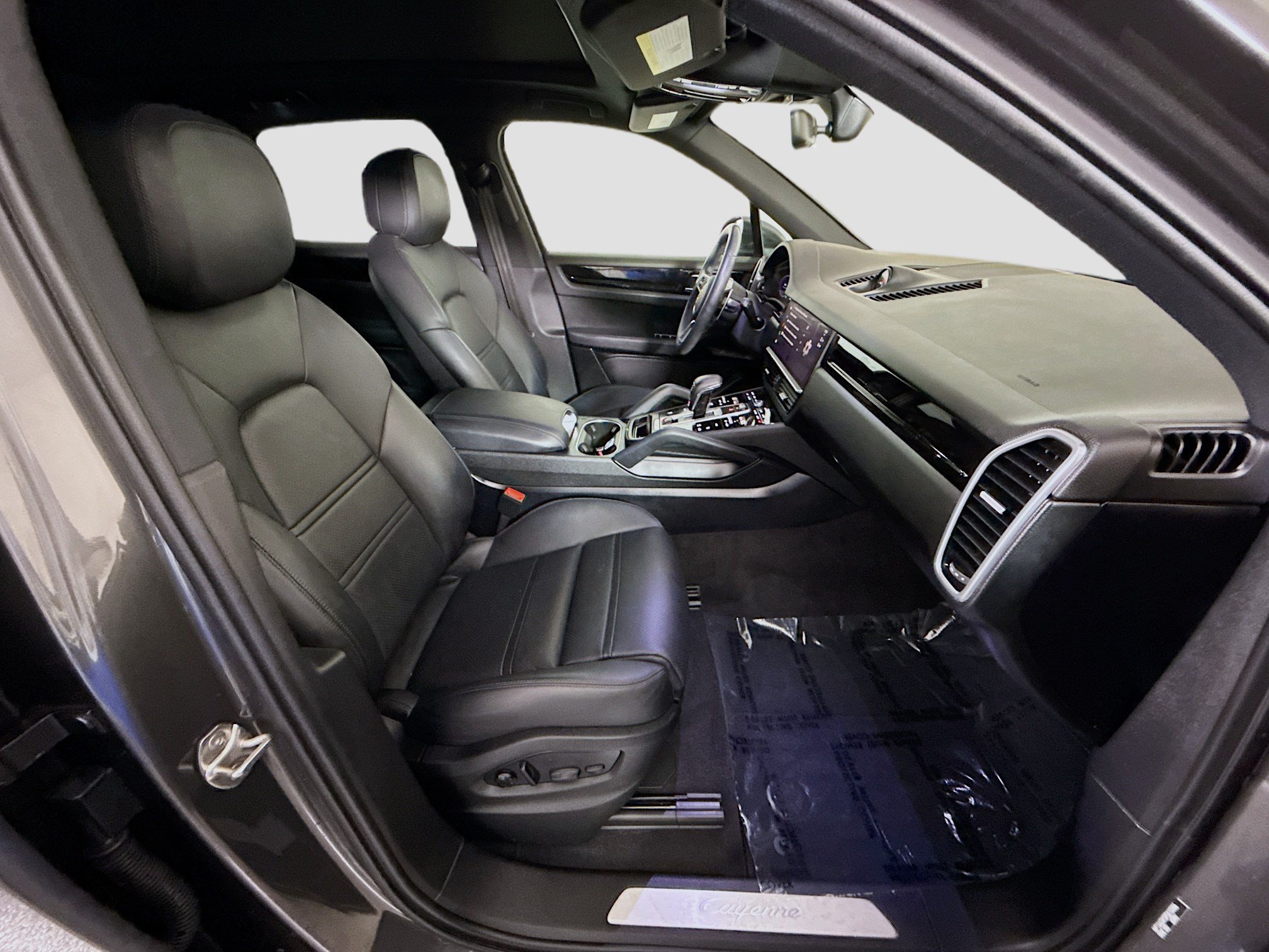 Used 2023 Porsche Cayenne AWD/4WD image 28