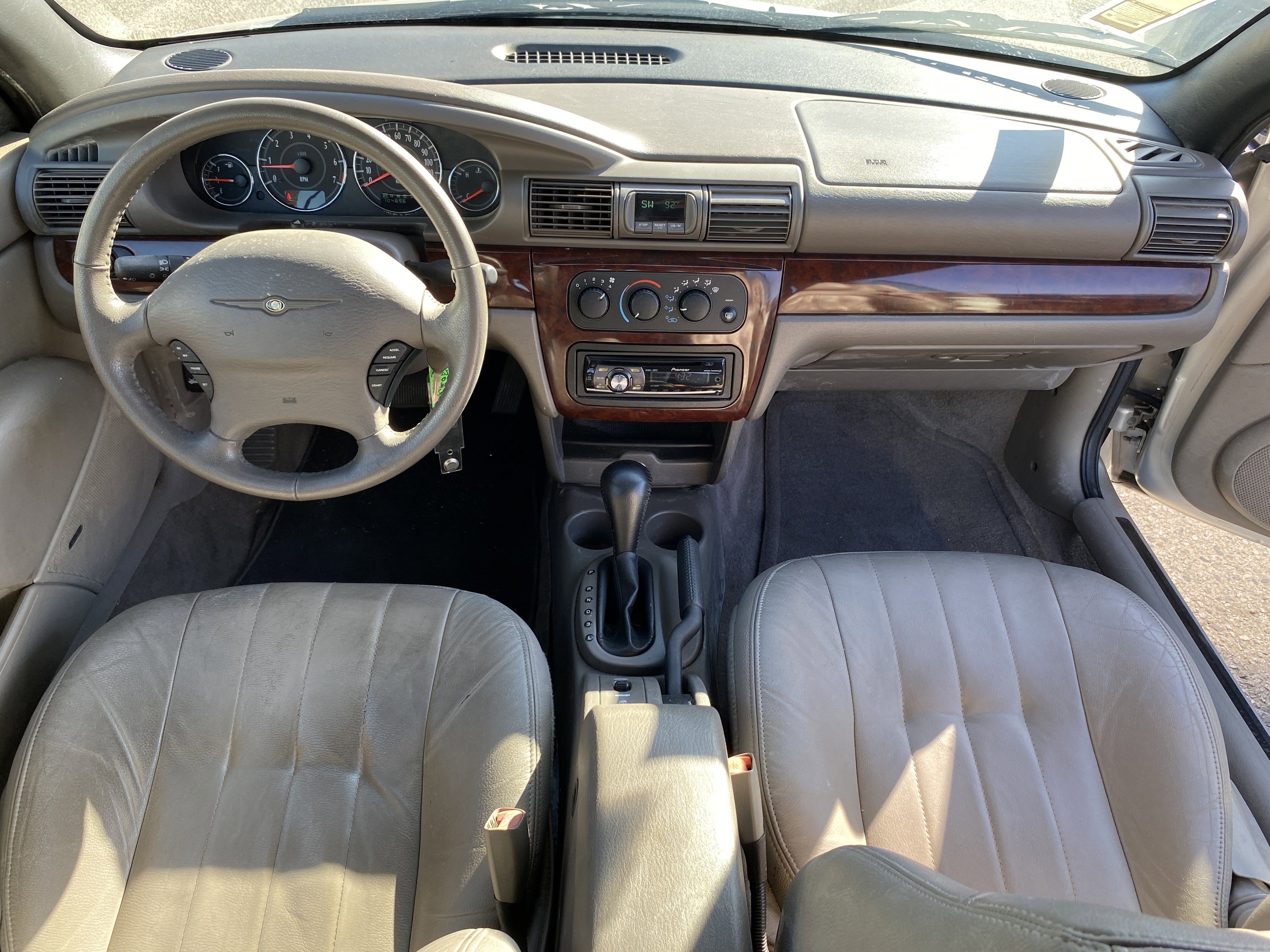 Used 2001 Chrysler Sebring LXi image 13