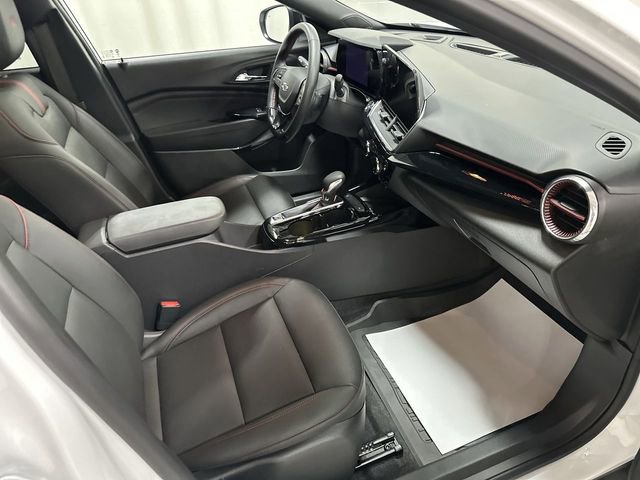 Used 2024 Chevrolet Trax RS w/ Sunroof Package image 18